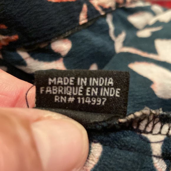 Tolani Dark Blue Silk Top Size Medium - Picture 11 of 13